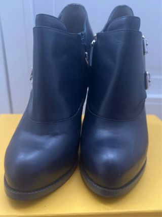 Scarpe con tacco e fibbie