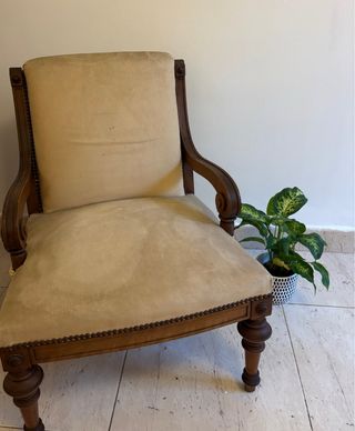 2 poltrone vintage in legno intagliato beige