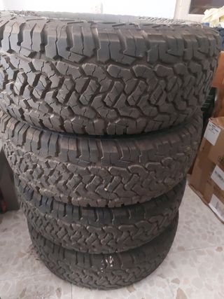 Se venden 4 neumáticos A/T medida 235/75R15.
