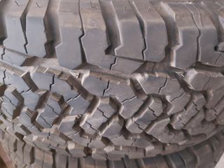 Se venden 4 neumáticos A/T medida 235/75R15.
