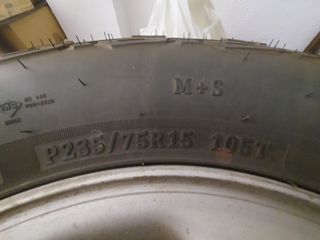 Se venden 4 neumáticos A/T medida 235/75R15.
