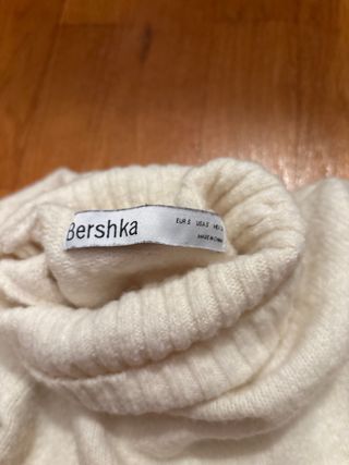Jersey Bershka crudo cuello alto