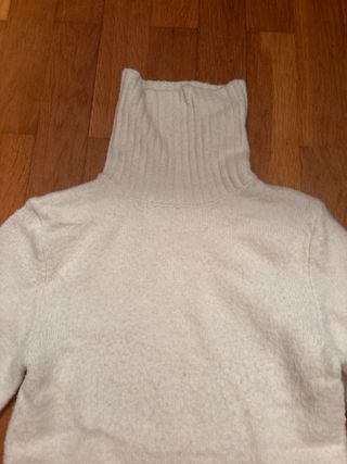 Jersey Bershka crudo cuello alto