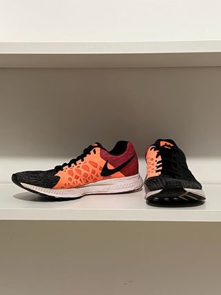 Zapatillas Nike Negras y Naranjas