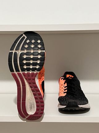 Zapatillas Nike Negras y Naranjas
