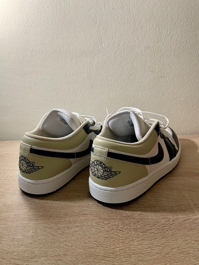 Nike Air Jordan Beige y Blanco