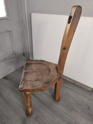 Silla infantil antigua de madera