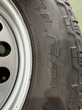 4 Llantas con neumáticos Bridgestone 255/65 R17
