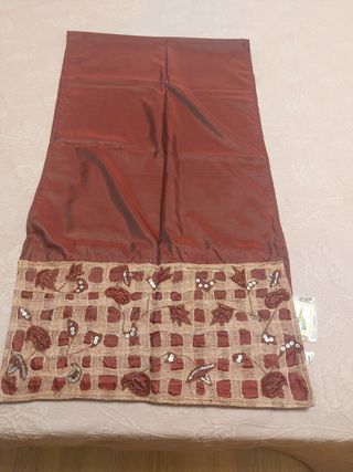 Chal bordado con pedrería
