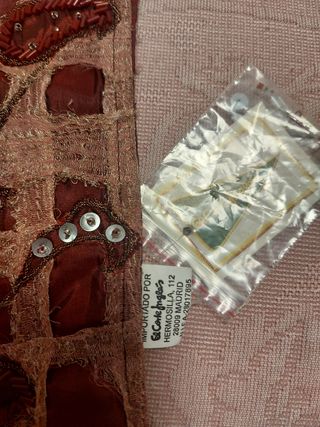 Chal bordado con pedrería