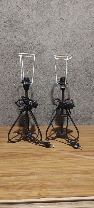 Lámparas de mesa de metal y plástico