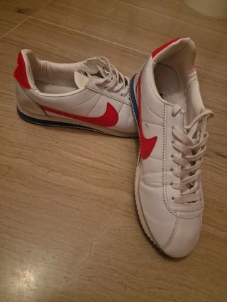 Zapatillas Nike Blancas y Rojas
