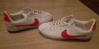 Zapatillas Nike Blancas y Rojas