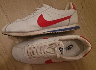 Zapatillas Nike Blancas y Rojas