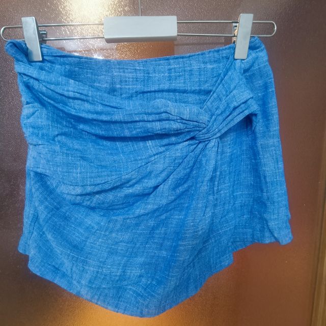 Conjunto de dos piezas en tejido de lino.