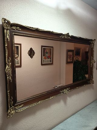 Mueble recibidor de madera y mármol