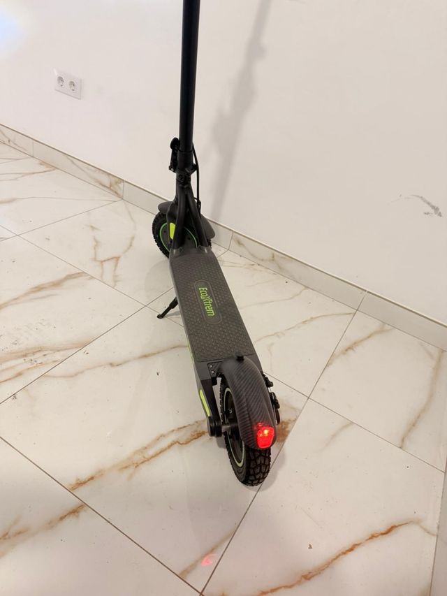 Patinete LINEAL 350W - 25km Autonomía