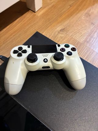 PS4 (PlayStation 4) con 2 mandos