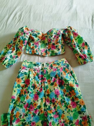 Conjunto floral Stradivarius