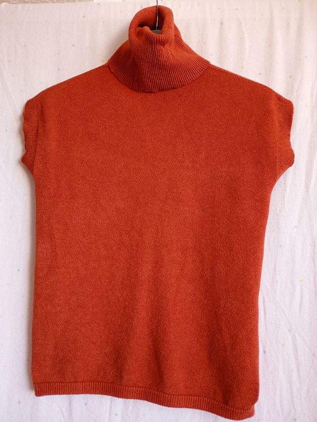 Maglione dolcevita senza maniche arancione scuro