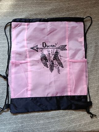 Bolsa Mochila Rosa con Diseño de Plumas