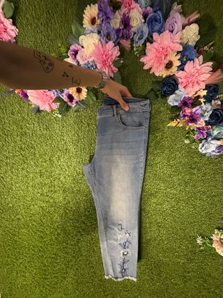 Jeans donna con fiori