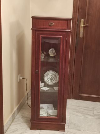 Vitrina clásica de cristal pequeña