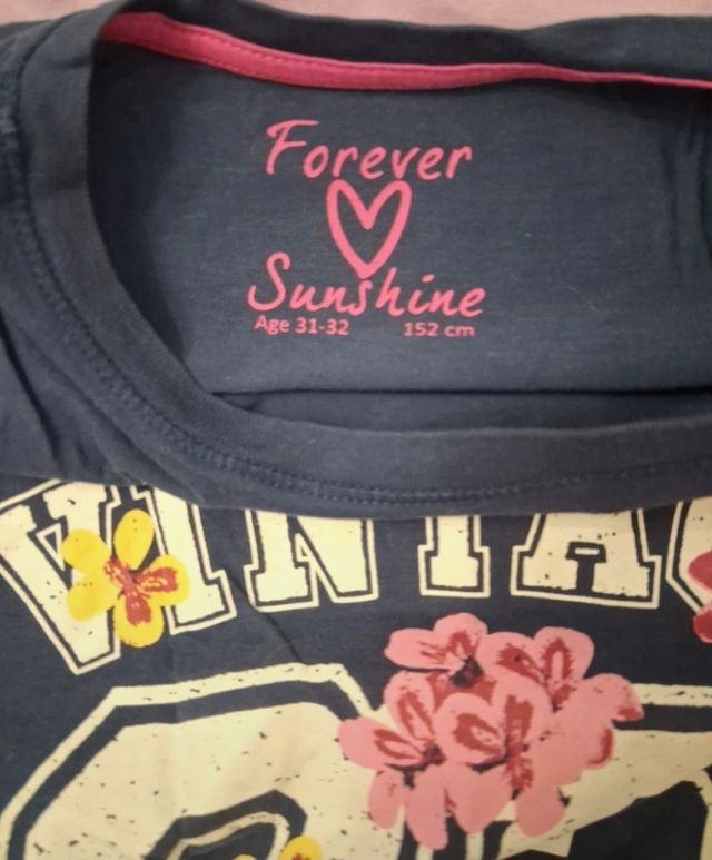 Camiseta azul Vintage 82 con flores