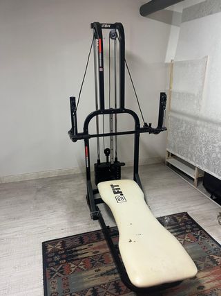 Máquina de Gimnasio BH con Banco.
IMPECABLE ESTADO