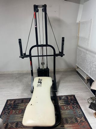 Máquina de Gimnasio BH con Banco.
IMPECABLE ESTADO