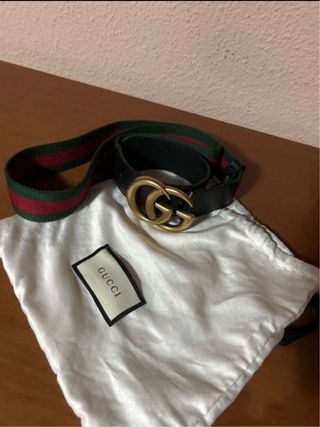 Cinturón Gucci Negro con Rayas Verdes y Rojas