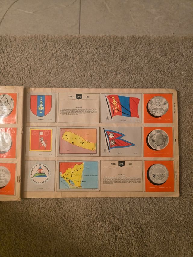 Colección Universal Álbum Banderas Escudos Mapas