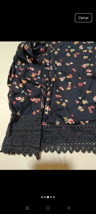 Camiseta Bershka manga larga floral 