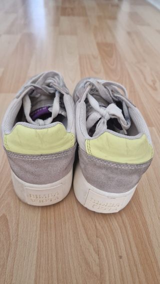 Zapatillas Bimba y Lola grises y amarillas
