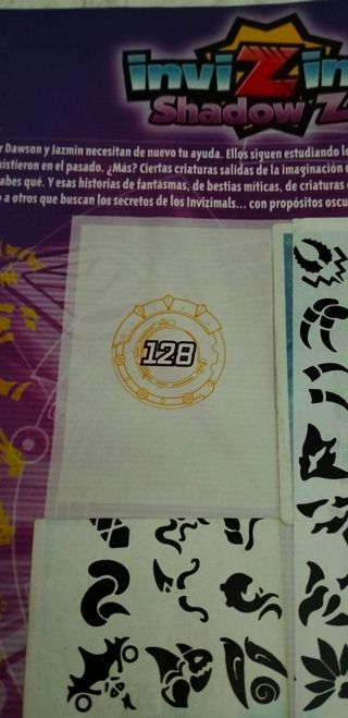 Álbum de cromos Invizimals (casi completo)