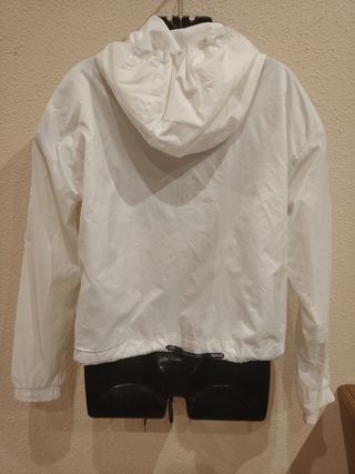 Cortavientos mujer Bershka 