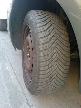 4 Ruedas Renault Clio 3 con Neumáticos Continental