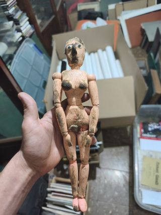 Muñeco de madera antiguo