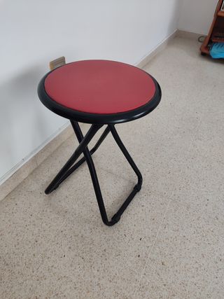 Taburete plegable rojo