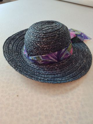 Sombrero de paja azul con cinta floral