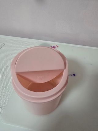 Papelera de escritorio rosa