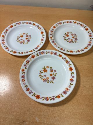 Juego de 3 platos con flores