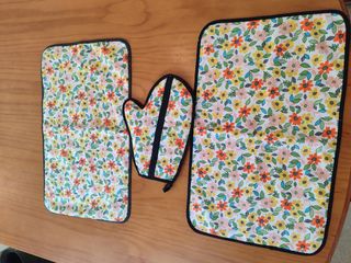 Manoplas y trapo de cocina floral