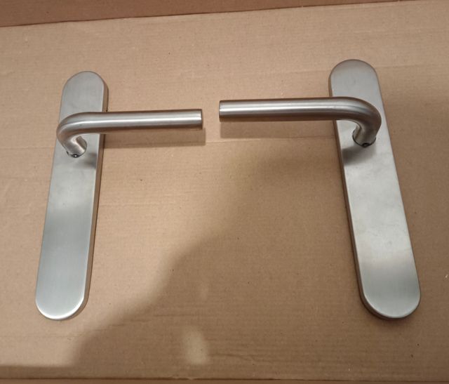 Manillas , manetas puertas acero inoxidable.