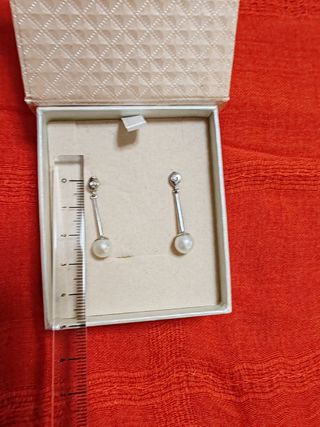 Pendientes largos oro blanco y perlas