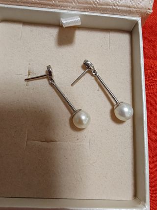 Pendientes largos oro blanco y perlas