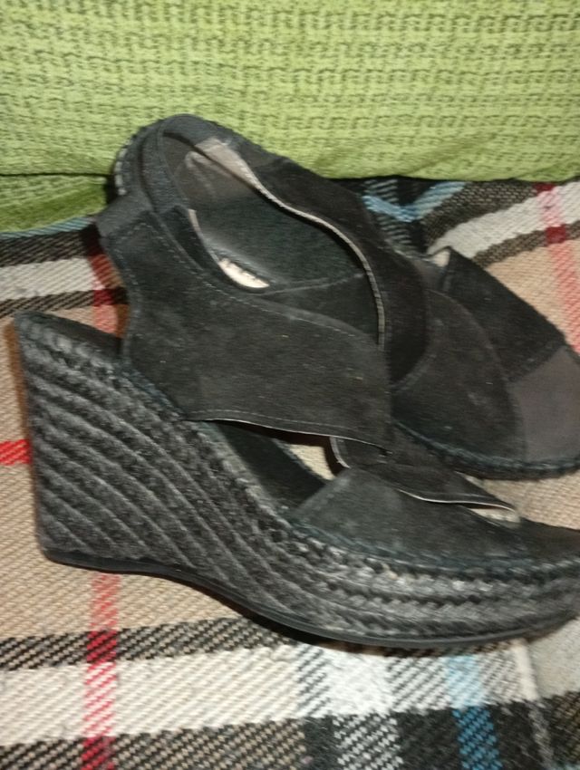 Alpargatas cuña negras