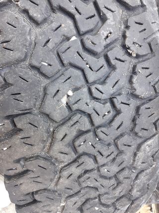 Neumático 235,75,15