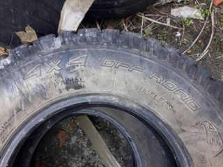 Neumático 235,75,15