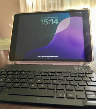 iPad 8 gen 32 GB con teclado, funda ycaja original